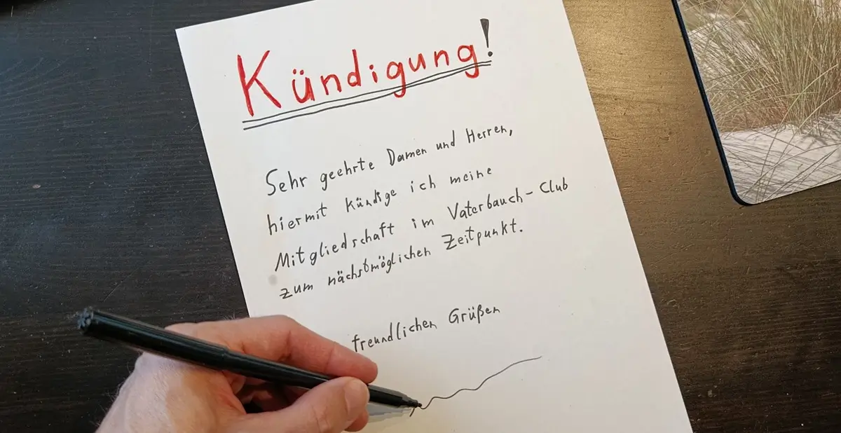 Ein scherzhaftes Kündigungsschreiben, um die Mitgliedschaft im Vaterbauch-Club oder Dad-Bod-Club zu kündigen.